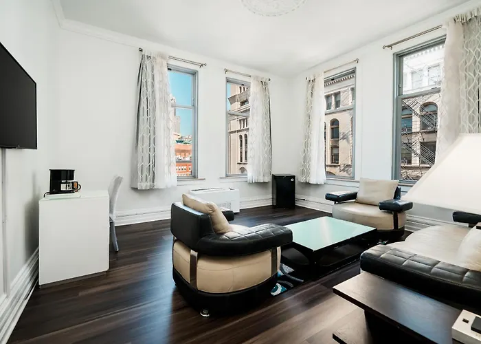 Hotel Congress Plaza 3*