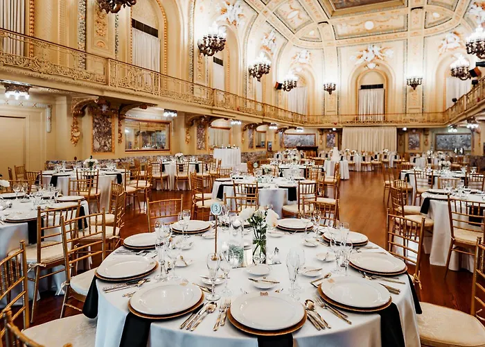 Congress Plaza Hotel 3*