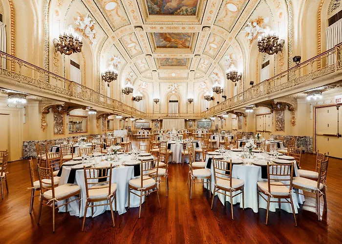 Hotel Congress Plaza 3*
