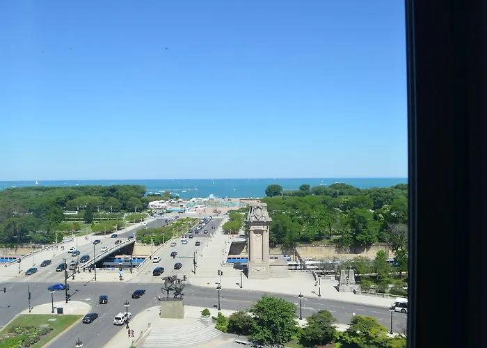 Congress Plaza Hotel 3*