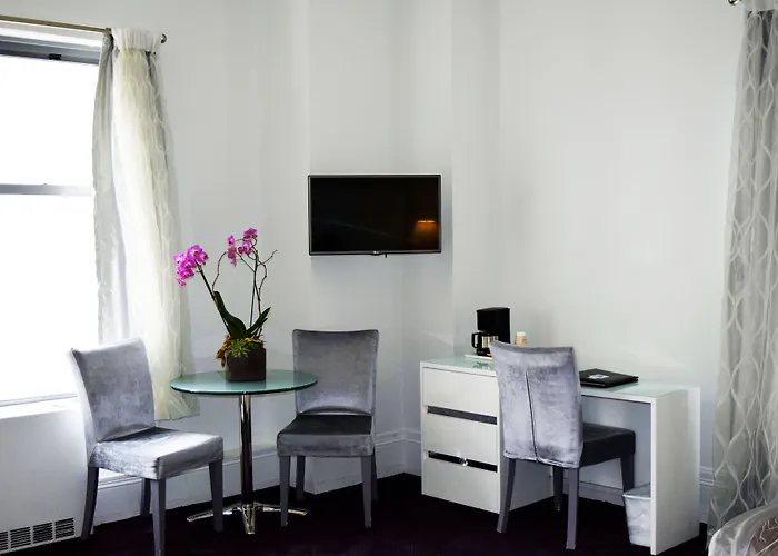 Congress Plaza Hotel 3*