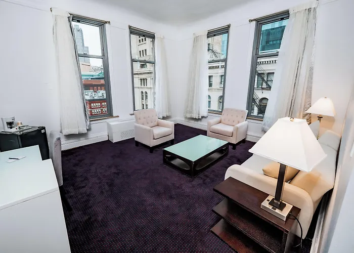 Congress Plaza Hotel 3*