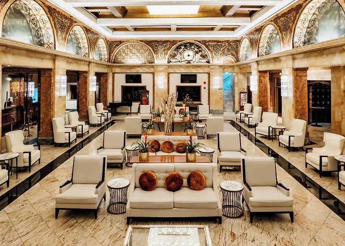 Congress Plaza Hotel 4*