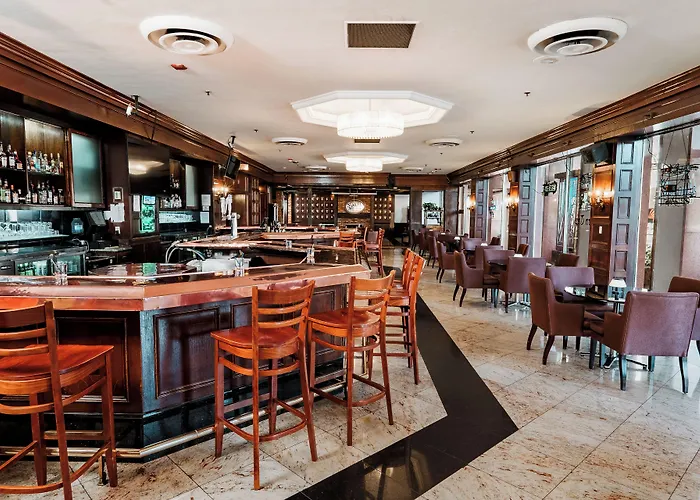 Congress Plaza Hotel 4*